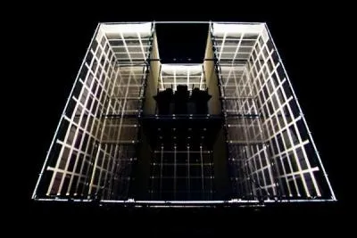 A qui appartient cette scne ?