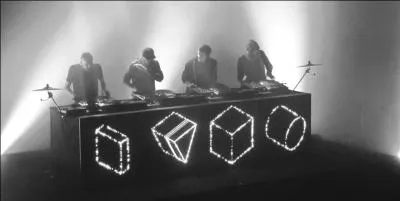 A qui appartient cette scne ?