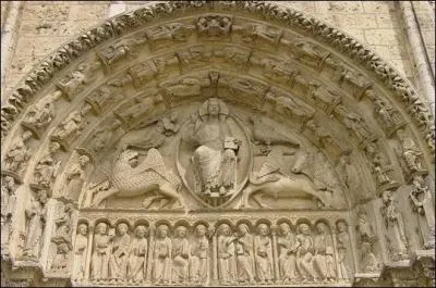 Et cette partie semi-circulaire sculpte en bas-relief situe au-dessus des portes d'entre ?