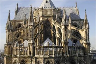 Comment nomme-t-on l'arrire d'une cathdrale ?