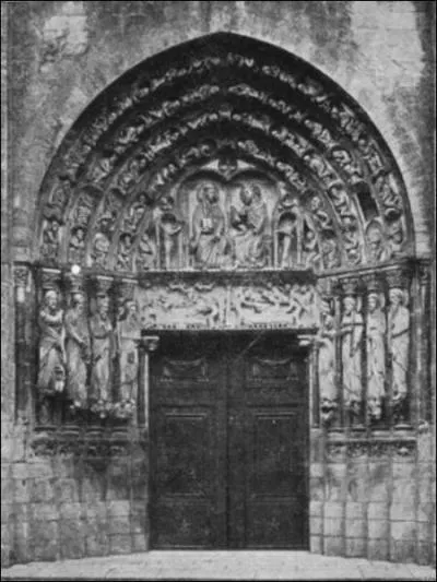 Quel est le nom de l'entre d'une glise ?