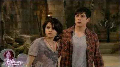 Durant un pisode le petit ami d'Alex et la petite amie de Justin vont se battre. Pourquoi faudra-t-il que tous ses couples se quittent ?