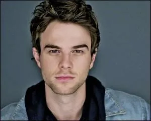 Qui est l'acteur qui joue Kol Mikealson ?