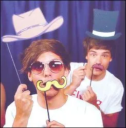 Qui a propos  One Direction  pour le nom du groupe ?