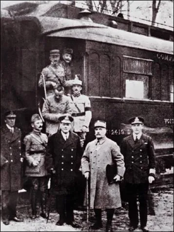 Plusieurs raisons expliquent la signature de l'armistice le 11 novembre 1918. Une est fausse. Laquelle ?