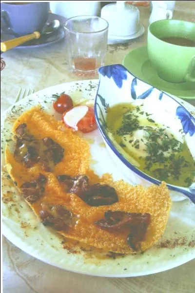 J'ai tenu un gte pendant longtemps. Voici un de mes djeuners clbres : oeufs  l'italienne, pav de bacon au cheddar fort et tomates ... ? (mon invention)