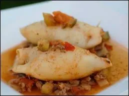 Que faites-vous revenir avant de les farcir pour obtenir ce plat ?