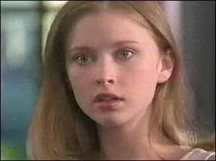 Comment s'appelle cette fille ? (Indice : elle se transforme en loup)