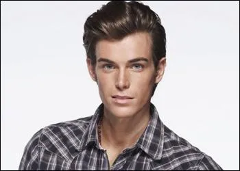 Comment se nomme l'ex-petit ami de Marie (de Secret Story) ?