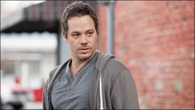 Dans quel monde Neal se retrouve-t-il après avoir été blessé ?