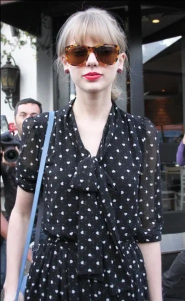 De quelle couleur sont les yeux de Taylor Swift ?