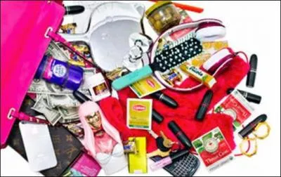 Avec quel accessoire a-t-elle pos ?