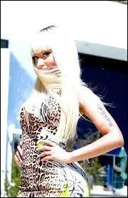 Qui est le/la styliste qui l'habille le plus souvent ?