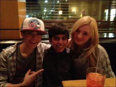 Parmi les enfants de cette famille trs riche, qui fait de la danse ?