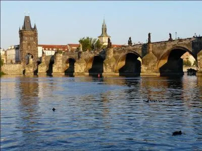 Cette république est entrée dans l'Union européenne en 2004, et existe sous ce nom depuis 1993. Sa devise nationale est "La vérité prévaut". Il s'agit...