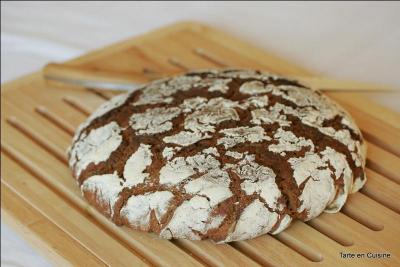 Avec cette céréale dite "pauvre", cultivée sur des terres froides, en Auvergne par exemple, on fabrique un pain à la couleur grise, au demeurant excellent. Comment s'appelle-t-elle ?