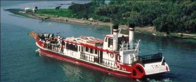 Un bateau  roue est un bateau