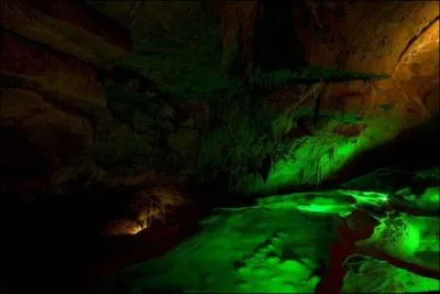 Quel est le surnom de la Grotte de la Cocalire ?