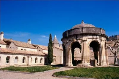 La chartreuse de Villeneuve les Avignon fut fonde par :