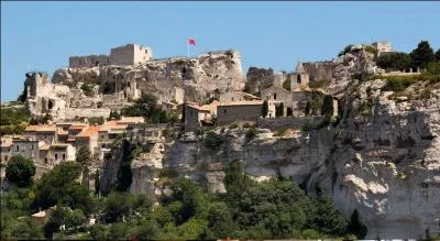 Selon la lgende, de quel roi descend la maison des Baux ?