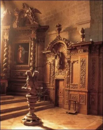 Quel est ce pittoresque bourg des bords de la Creuse qui possde une merveilleuse glise romane avec de magnifiques boiseries baroques ?