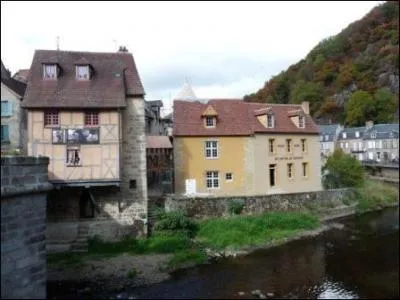 Aubusson est connu pour :