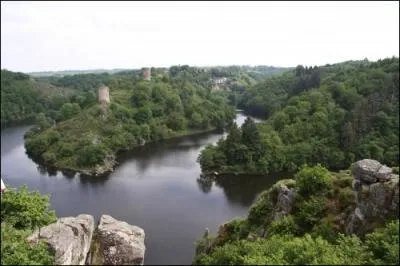 Quel est ce site superbe dominant la Creuse et la Sdelle ?