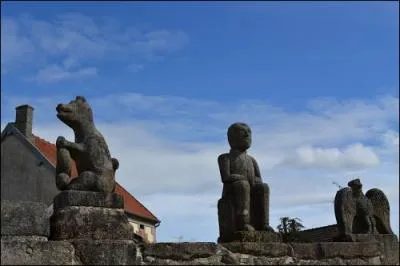 Quel est ce village creusois appel  le village des tailleurs de pierre  ?