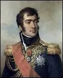 En 1806, un dtachement de troupes napoloniennes occupa Dubrovnik. Deux ans plus tard, la ville fut annexe aux provinces illyriennes. Quel gnral ( qui deviendra duc ) dirigea cette opration ?