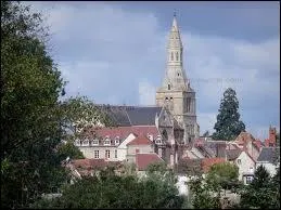 La ville de La Chtre ( Indre ) est chef-lieu ...