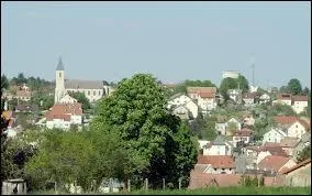 Je pars Beaucourt ( Territoire-de-Belfort ). La commune est chef-lieu ...