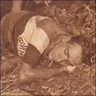 Rouleur hors-norme, favori logique du Tour de 1960, il bascule dans un ravin dans la descente du col du Perjuret entre Millau et Avignon... ... .