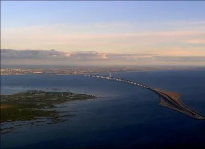 Le pont de l'Oresund permet le franchissement du dtroit et relie deux pays. Lequels ?