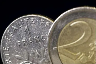 En 2002, dans quel pays l'euro remplace-t-il les monnaies nationales ?