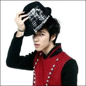 De quelle nationalit est-il ?