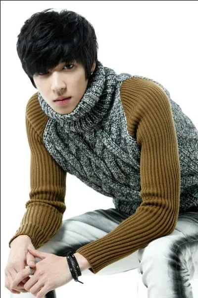 Comment s'appelle son premier MV ?