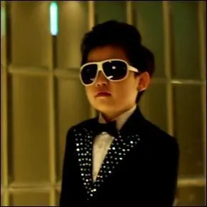 Comment s'appelle le premier MV (clip) de Hwang Min Woo ?