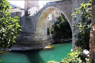 Quel est le nom de ce pont se situant en Bosnie-Herzgovine ?