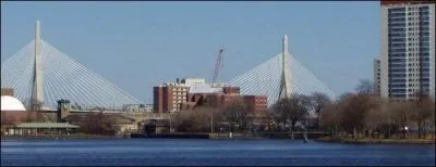 Dans quel tat amricain se trouve le Leonard P. Zakim Bunker Hill Bridge ?