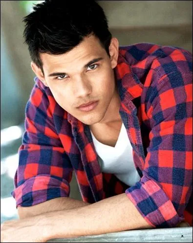 Quel est son prnom dans  Treize  la douzaine 2  ?