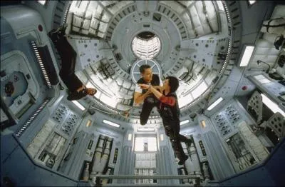 Dans ce film, une mission spatiale est confronte  des vnements tranges et surnaturels sur la plante sur laquelle elle s'est pose. Un SOS est lanc. Une deuxime mission est envoye afin de les secourir. Il s'agit du film :