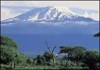 Laquelle des affirmations suivantes concernant le Kilimandjaro, appel� aussi pic Uhuru et culminant � 5895 m�tres, est-elle vraie ?
