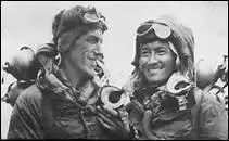 Comment s'appelait le sherpa qui accompagnait Edmund Hillary quand il atteignit le sommet du mont Everest en 1953 ?