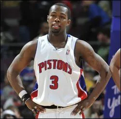 Qui est ce joueur des Pistons ?