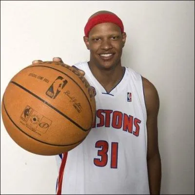 Qui est ce joueur des Pistons ?