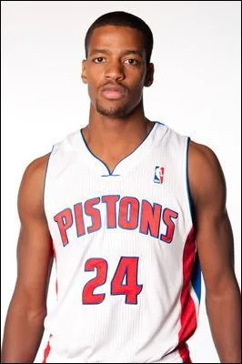 Qui est ce joueur des Pistons ?