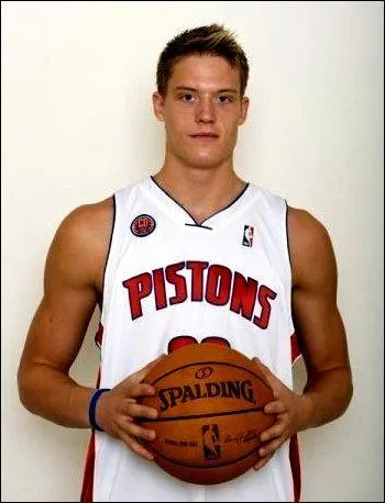 Qui est ce joueur des Pistons ?