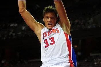 Qui est ce joueur des Pistons ?