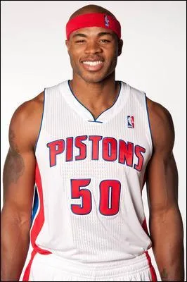 Qui est ce joueur des Pistons ?