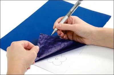 Comment s'appelle ce papier gliss derrire une feuille pour viter de rcrire, et donnant un rsultat au-del de l'ignoble dans 97, 9% des cas ?